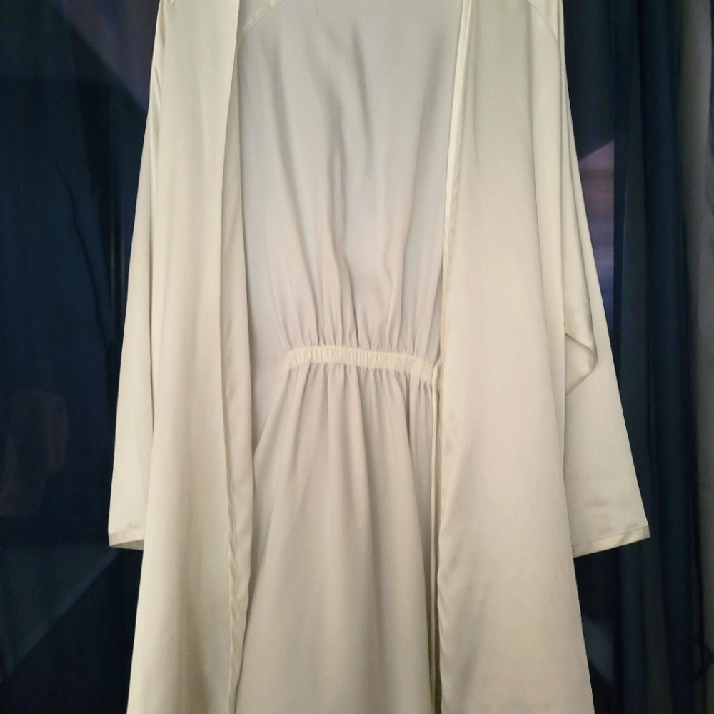 Victoria Secret Satin Robe - Picture 4 of 5